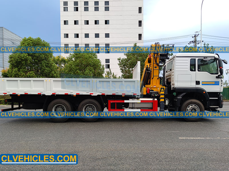HOWO truck with crane