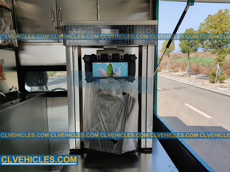 Mobile vending vehicle