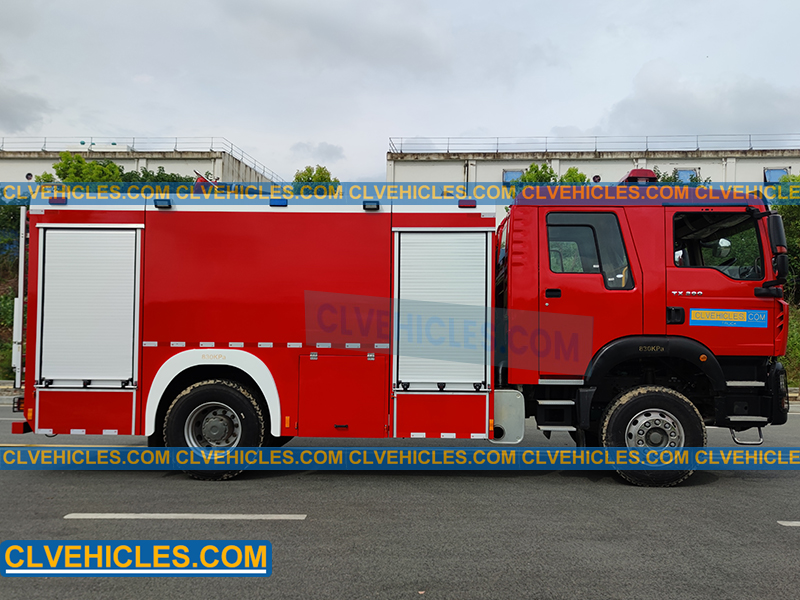 Foam tank fire truck