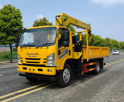 Un camión de carga ISUZU RHD con grúa de 7 toneladas enviado a Pakistán.