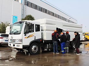 entrenamiento de fábrica-clientes de Sudáfrica entrenamiento de operación de camión barredora