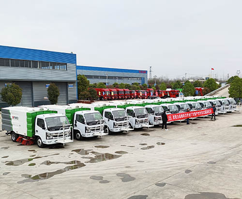 12 unidades de camiones barredores de carreteras DFAC 5500L se envían a Pakistán