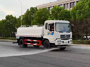 Operación del camión rociador de agua DONGFENG KINGRUN RHD 15CBM