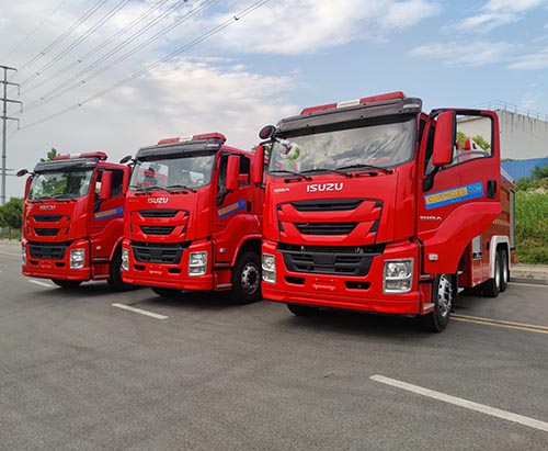 Tres unidades del buque de extinción de incendios con espuma ISUZU GIGA de 15 toneladas se envían a Venezuela.