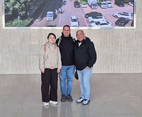 Clientes de Venezuela Visitan CLVEHICLES.COM y Consultan Camión de Bomberos