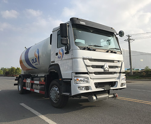 Una unidad de camión cisterna de GLP de 16000 litros se envía a Uganda
