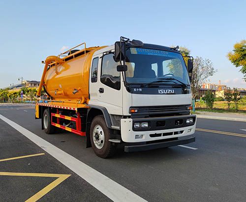 Una unidad de camiones de succión de aguas residuales ISUZU FTR se envía a Qatar