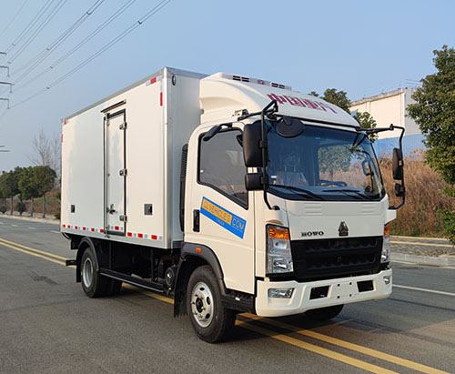 Se envía una unidad de camión frigorífico HOWO de 5 toneladas a Nigeria.