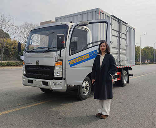 Una unidad de Howo 5ton Van Box Truck Ship a Uganda