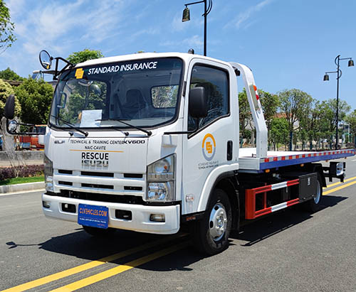 Tres unidades de camiones grúa de plataforma ISUZU se envían a Filipinas