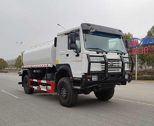 Una unidad del camión cisterna de agua HOWO 4WD 4X4 se envía a Costa de Marfil
        