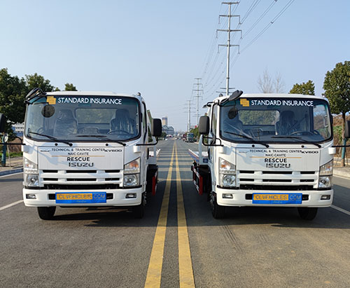 Dos unidades de grúa de plataforma ISUZU ELF se envían a Filipinas