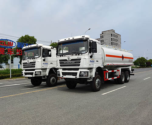 Dos unidades de camiones cisterna de combustible de 22CBM se envían a Malí